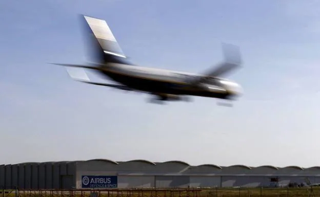 El Ministerio de Transportes saca a concurso la conexión aérea entre Almería y Melilla