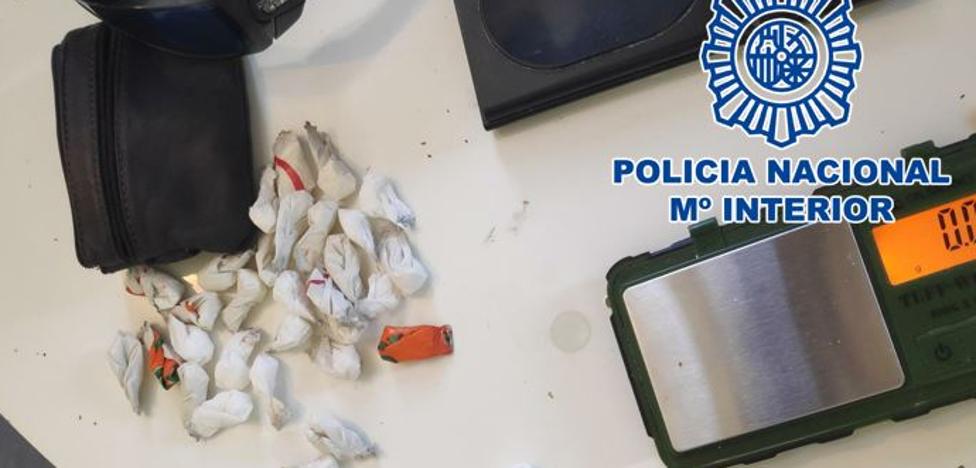 Narcos en Andalucía: Cae un tele-coca de Granada al pillar a los traficantes vendiendo en una conocida plaza - Vimarsana News