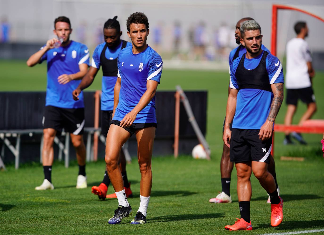 Eteki participa en el último entrenamiento del Granada