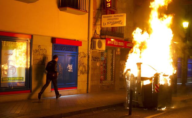 Los vándalos han calcinado 165 contenedores de Granada valorados en 198.000 euros