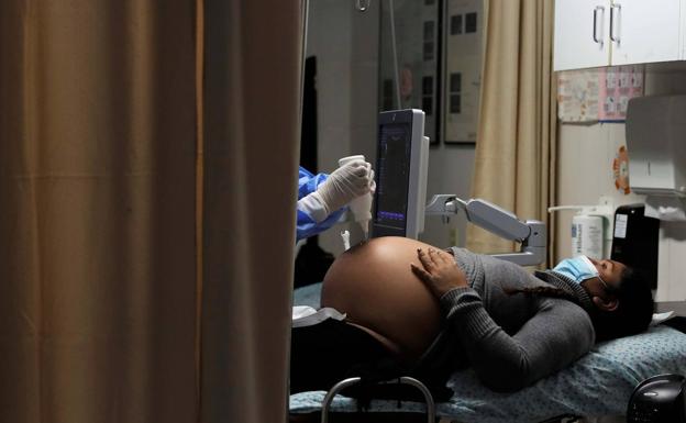 Cerca de 900 embarazadas aún no han recibido ni una dosis de la vacuna de la covid