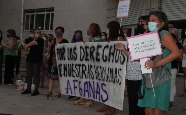 Mujeres jienenses claman por los derechos de sus 'hermanas' afganas