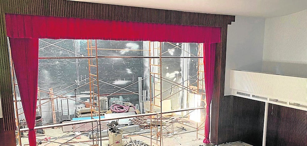 Últimos retoques en las obras de remodelación del teatro carolinense de Carlos III - Vimarsana News