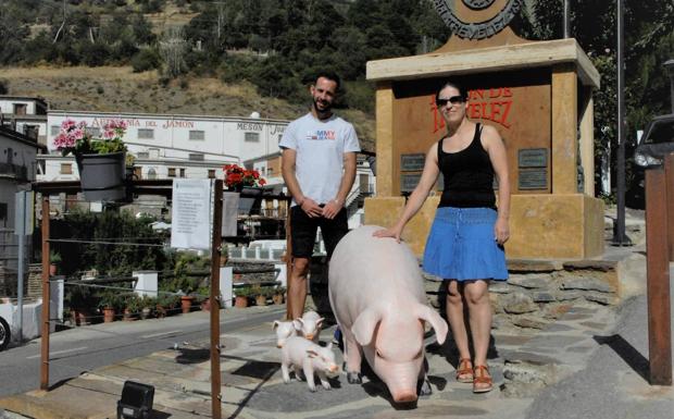 Trevélez adorna el casco urbano con esculturas de animales autóctonos