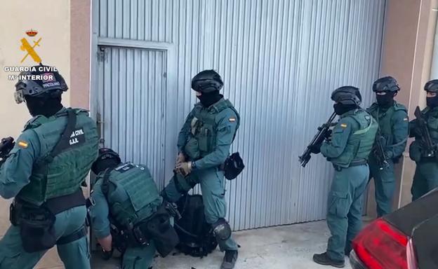 Detienen a ocho personas tras incautar cinco toneladas de hachís a una organización afincada en Almería