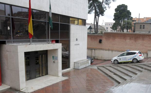 Ocho años de cárcel por violar a una chica ebria en los aseos de una discoteca de Granada