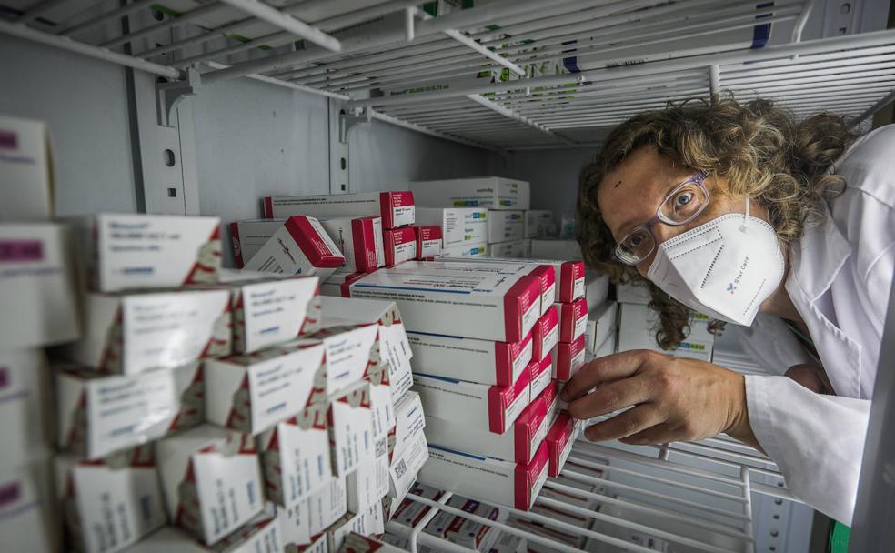 En las tripas de la 'farmagia' hospitalaria contra la covid