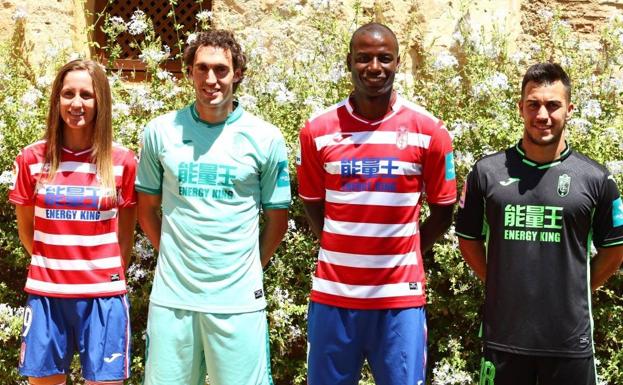 El Granada recupera los colores de la ciudad cuatro años después de la última vez