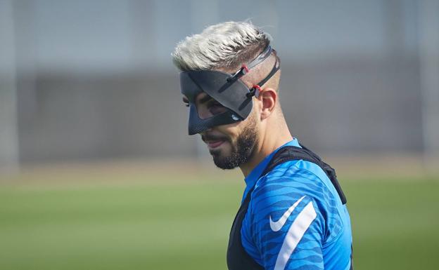 Rochina sigue su 'pretemporada' y Monchu estrena máscara protectora