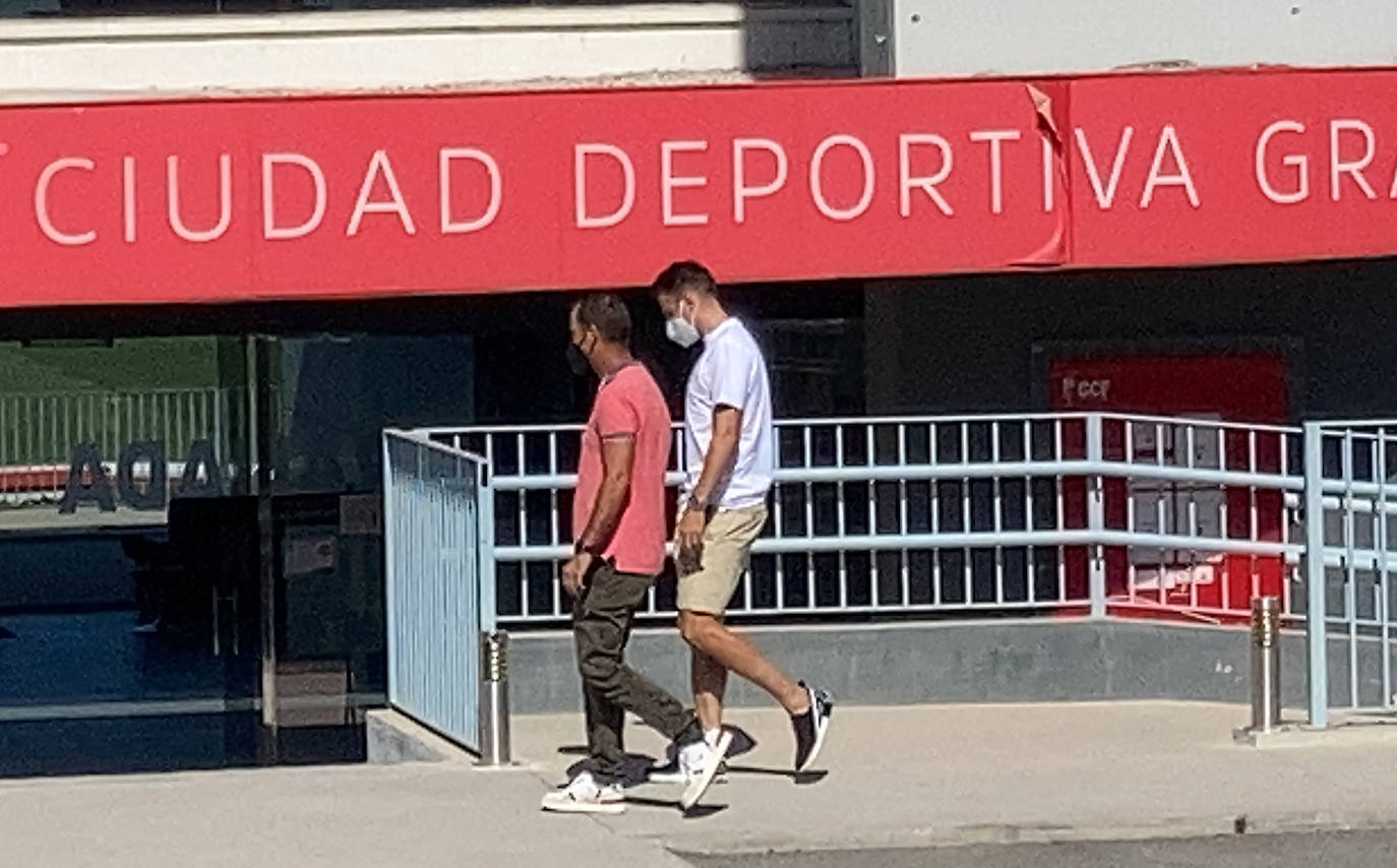 El Granada cierra a Santiago Arias a falta de finiquitar a Foulquier