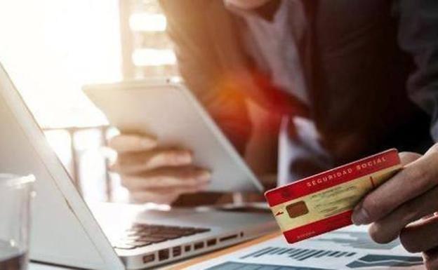 Los 58 trámites de la Seguridad Social que se pueden hacer a través de un SMS