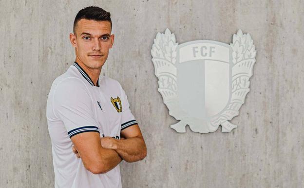 Adrián Marín se va cedido al Famalicao luso con opción de compra