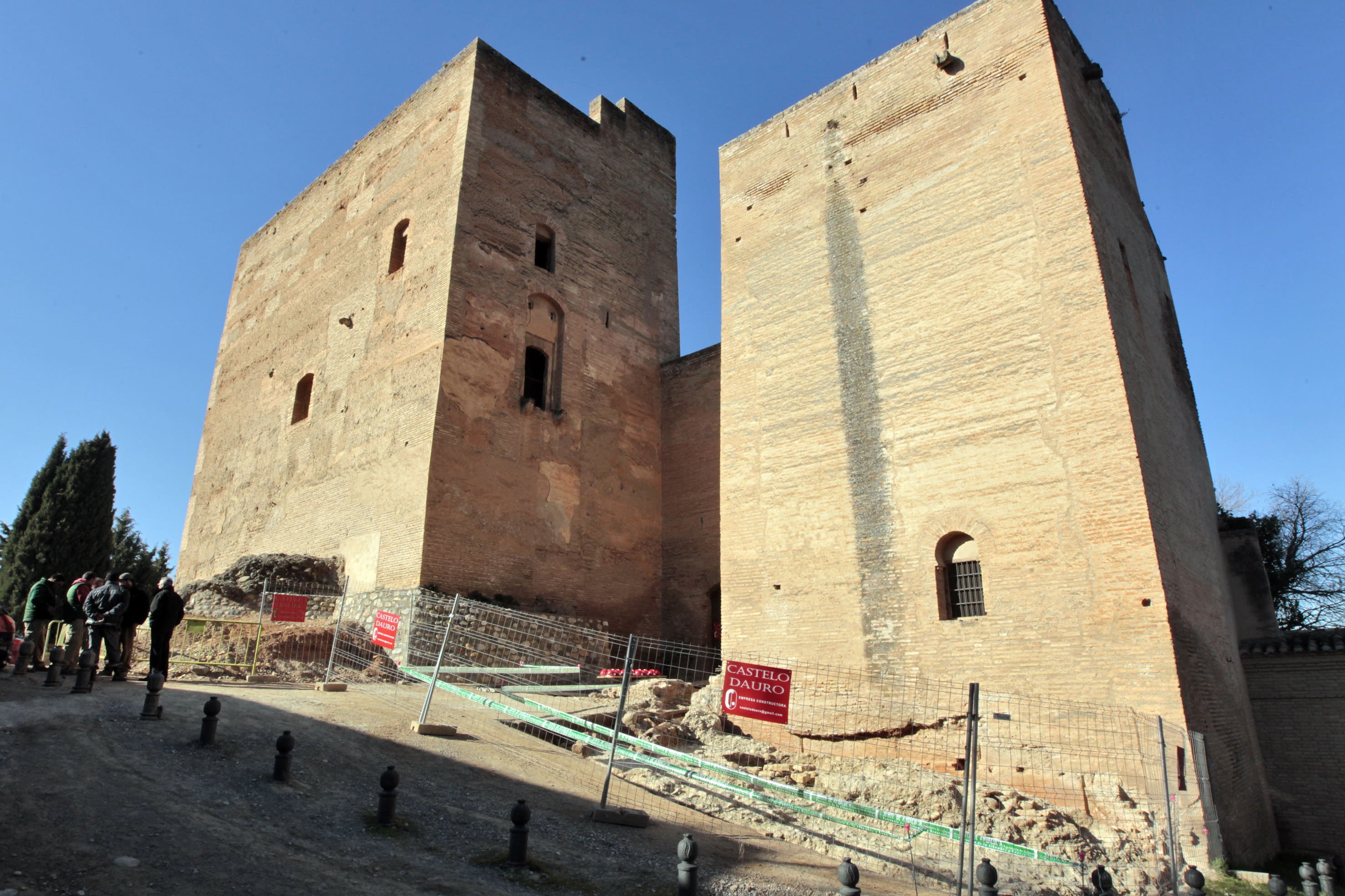 La Junta aboga por la consolidación de las Torres Bermejas de la Alhambra