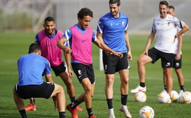 Escudero participa en su primer entrenamiento con el Granada