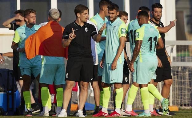 Álvaro Bravo y Ramón Azeez rescinden sus contratos