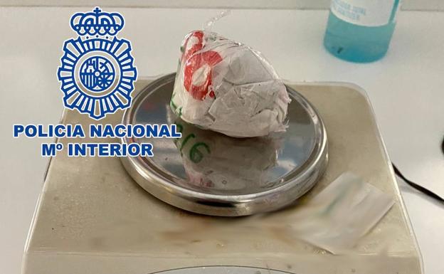 La Policía Nacional detiene en Linares a tres personas con más de 32 gramos de cocaína