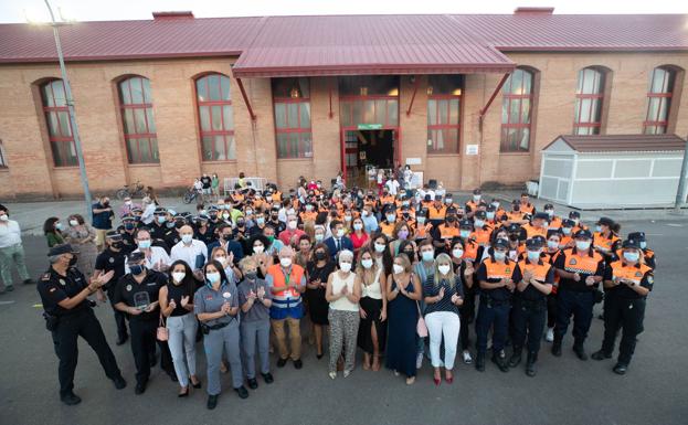 Emotivo homenaje a los colectivos que han participado en el vacunódromo de Armilla