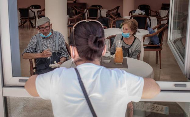 Las residencias suman una docena de positivos entre sus usuarios