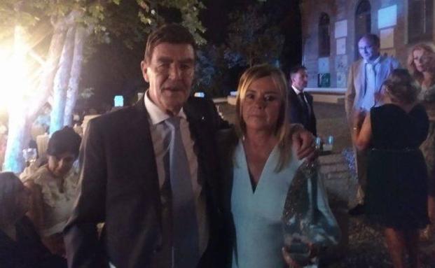 El juez Emilio Calatayud se casa en Granada: «¡Qué vivan los novios!»