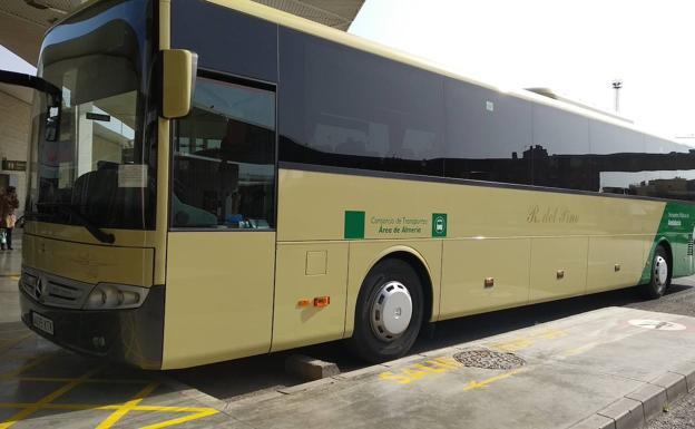 Regresan los autobuses para enlazar la UAL con los municipios de su entorno