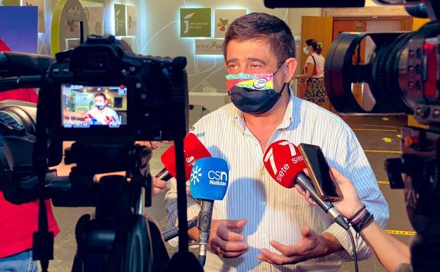 Reyes (PSOE) resalta que hay 10.000 parados menos en la provincia que hace un año