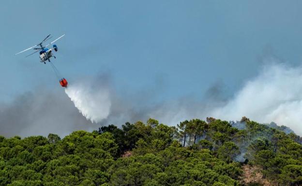 Fallece un bombero forestal del Infoca en el incendio de Sierra Bermeja