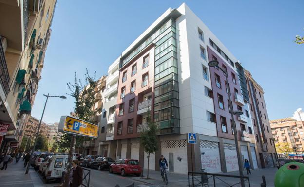 La multa por las infracciones en el bloque de Torres Hurtado, reducida a 900 euros