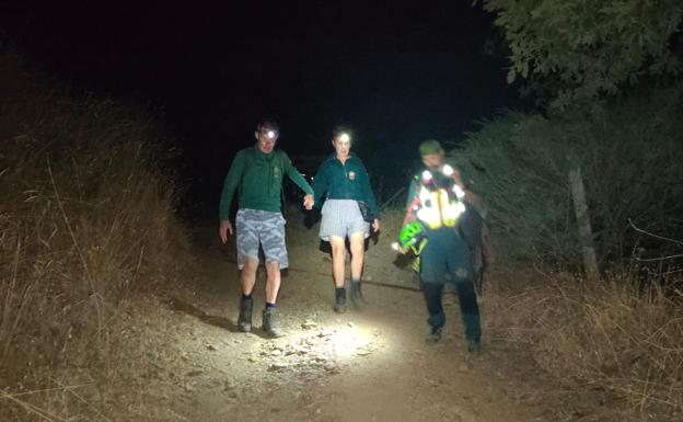 Rescatan a dos personas mayores que quedaron enriscadas en un barranco de Bubión