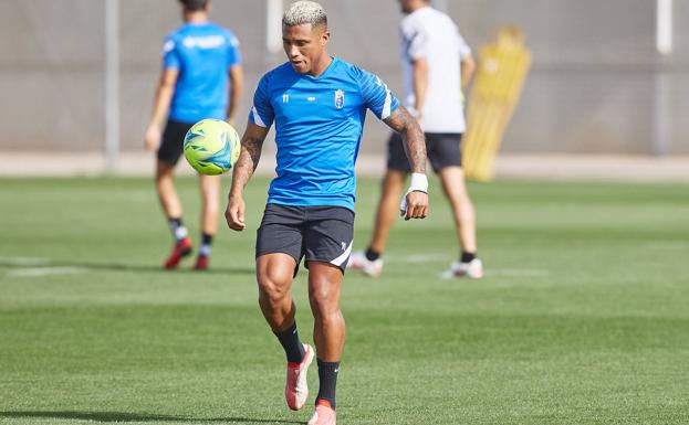 El Granada insiste en no malvender a Darwin Machís