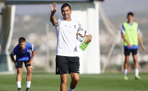 Torrecilla resalta «el compromiso y la actitud» de sus jugadores: «Me quito el sombrero ante ellos»