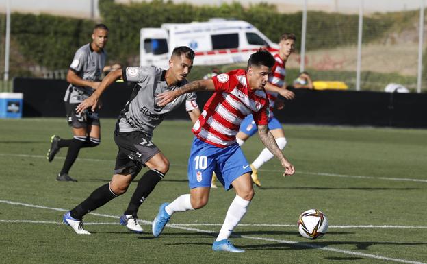 Recreativo Granada y Murcia empatan en un partido con más emoción que acción en las áreas