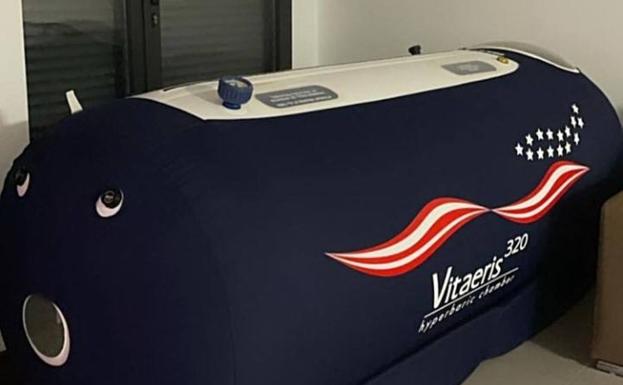 Carlos Bacca usa una cámara hiperbárica