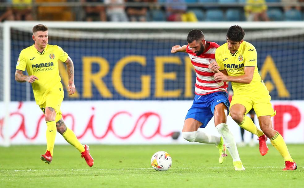 Gonalons se afianza como el único fijo en la medular