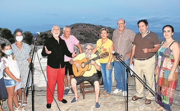 'Versos bajo las estrellas' reúne en Vilches a cantautores, poetas y rapsodas de toda la provincia