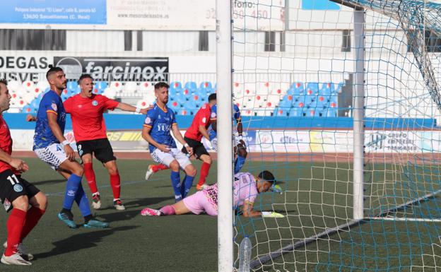 El CD El Ejido se impone, por su juego y pegada, al Socuéllamos