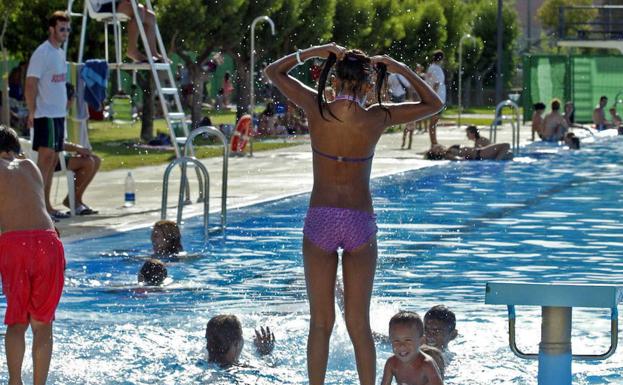 El dinero de Matinsreg, para pista de atletismo y cubrir la piscina de La Salobreja