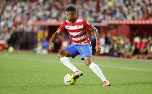 La falta de simetría en los extremos rojiblancos