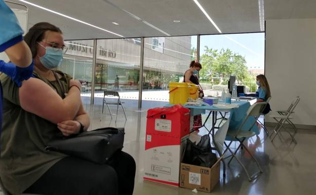 Los vacunódromos seguirán abiertos pese a caer la vacunación y hasta en horario nocturno