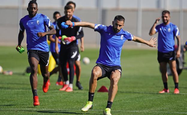 Desorientado y desnudo en defensa