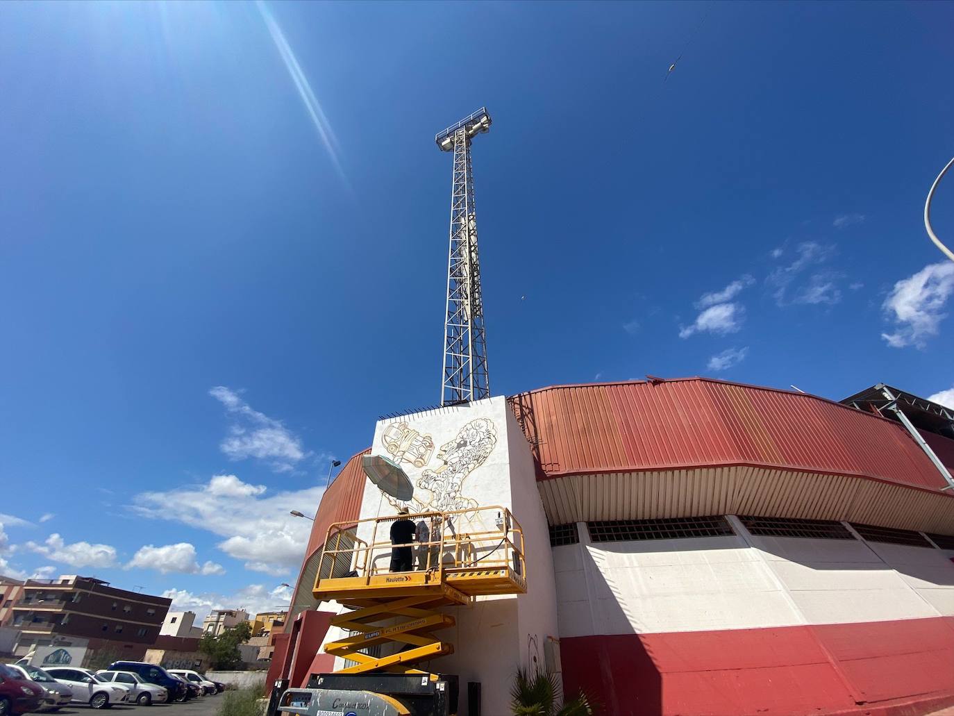 Los artistas urbanos empiezan a plasmar sus bocetos en los muros del Festial Urban Lei