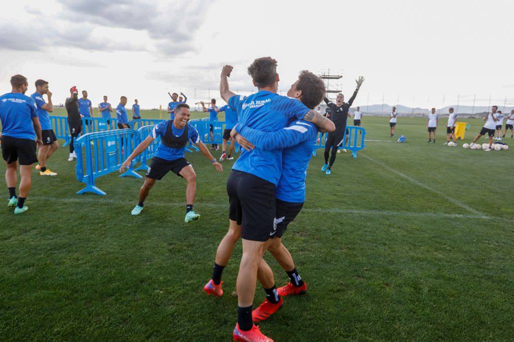 Las imágenes del entrenamiento del Granada CF