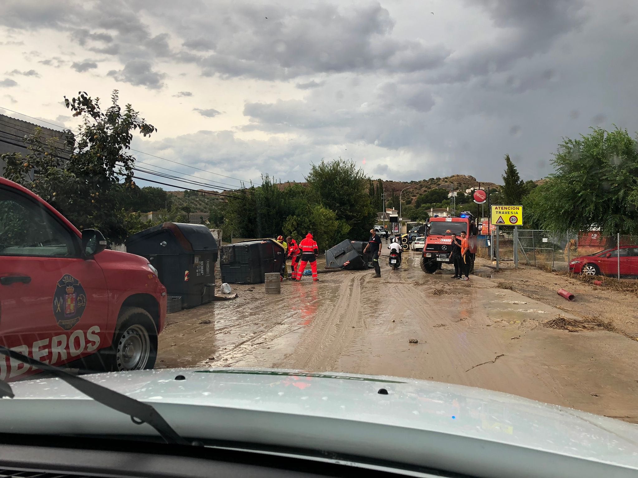 Labores de limpieza en Puente Tablas tras la lluvia