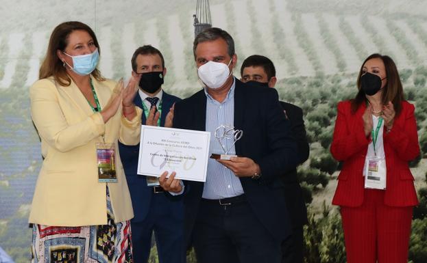 La consejera Carmen Crespo apela a la unidad del sector del aceite de oliva para su crecimiento