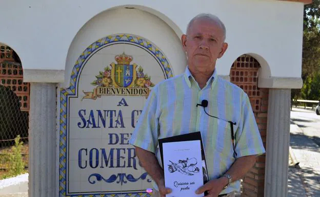 Luis Hinojosa presenta en su pueblo 'Al volver la vista atrás' y 'Quisiera ser poeta'