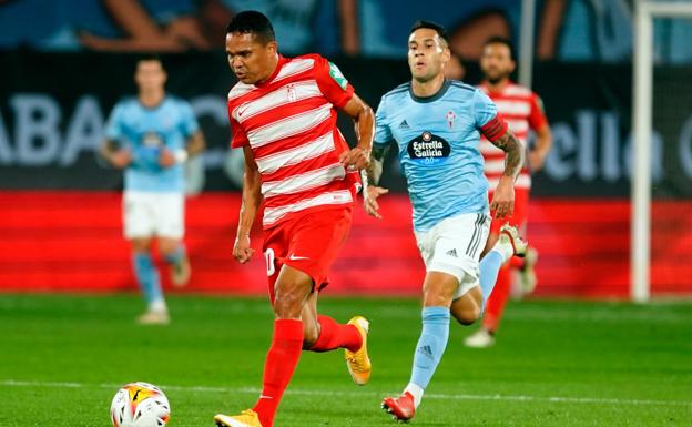 Denis Suárez remata en el descuento a un Granada timorato