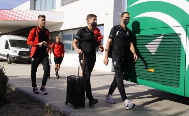 Robert Moreno cita a 23 jugadores para viajar a Vigo, sin Eteki