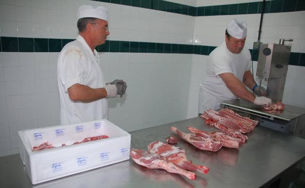 El cordero segureño bate récords de ventas y supera los precios de Navidad
