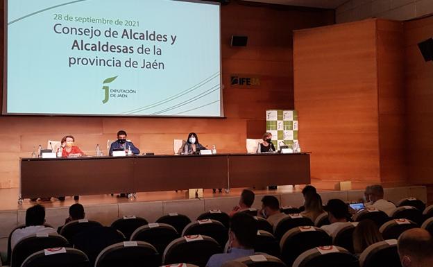 El Consejo de Alcaldes aprueba el plan de apoyo a los municipios de 8,1 millones