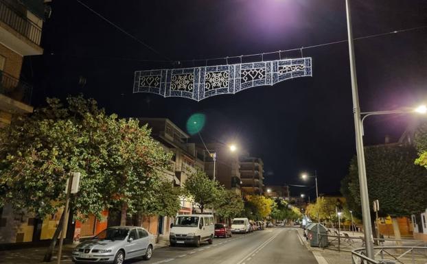 Parte del Zaidín amanece con la iluminación navideña instalada