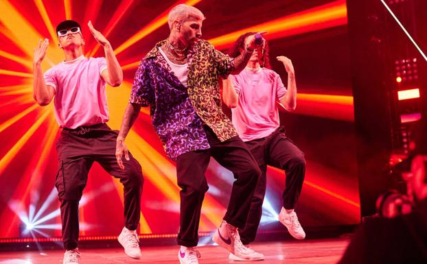 Rauw Alejandro hace 'perrear' a 7.000 fans en Granada